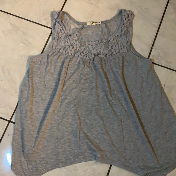 SOLD- Women’s tank tops - Picture 2 of 12